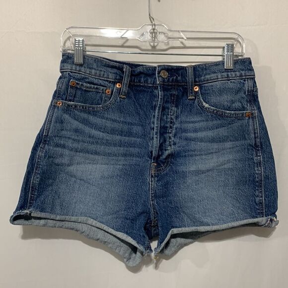 GAP Cheeky short sky high button fly pockets raw hem light distress women’s sz 8 - Picture 9 of 9